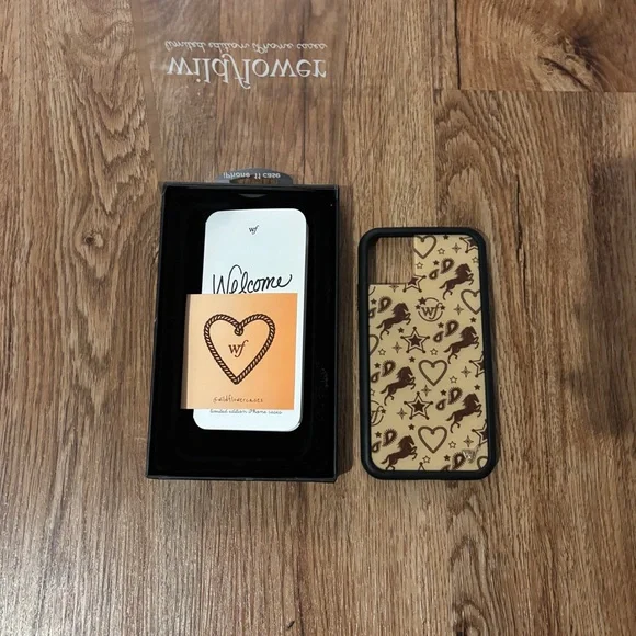 NWT Wildflower iPhone 11 Case - Rodeo Drive - Picture 3 of 6